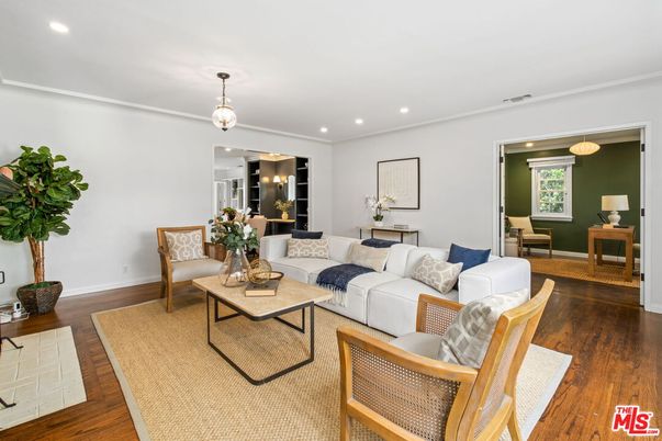 Interior, Living room, Pendant Lights, Recessed Lighting, Wood Texture Flooring