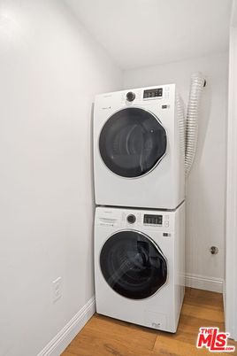 Interior, Utility Closets, Washer, Wood Texture Flooring