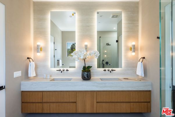 Bathroom, Dual Sink Vanities, Interior, Recessed Lighting