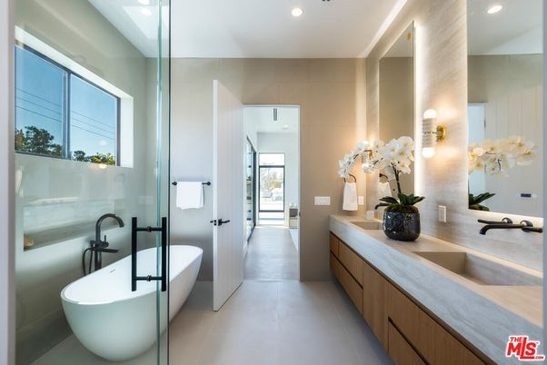 Bathroom, Dual Sink Vanities, Free Standing Baths, Interior, Recessed Lighting