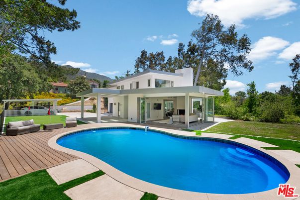 Exterior, Pool