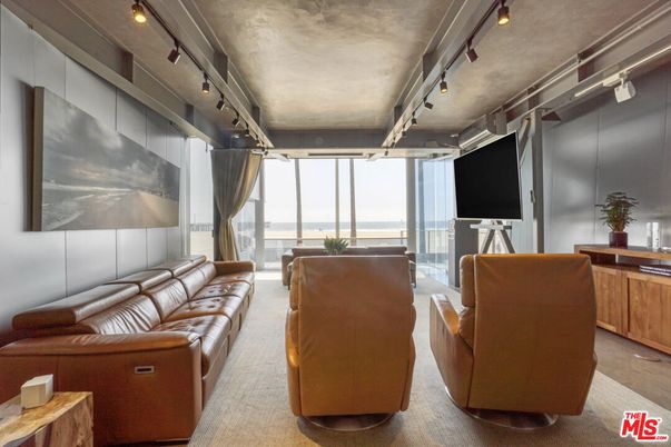 Interior, Living room, Water