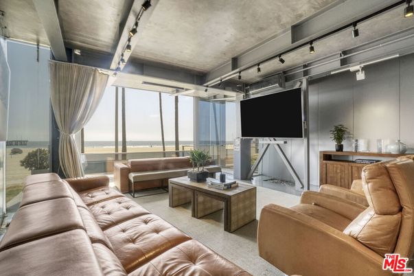 Interior, Living room, Water