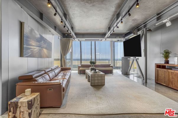 Interior, Living room, Water