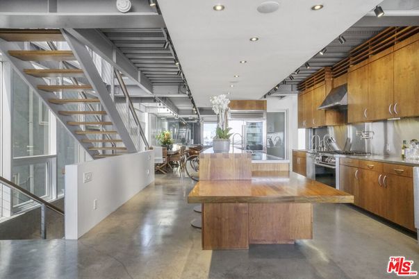 Chandelier, Dining room, Interior, Kitchen, Recessed Lighting, Stainless Steel Appliances