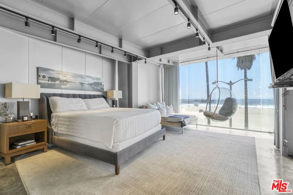 Bedroom, Interior, Water