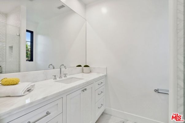 Bathroom, Interior, Marble, Recessed Lighting