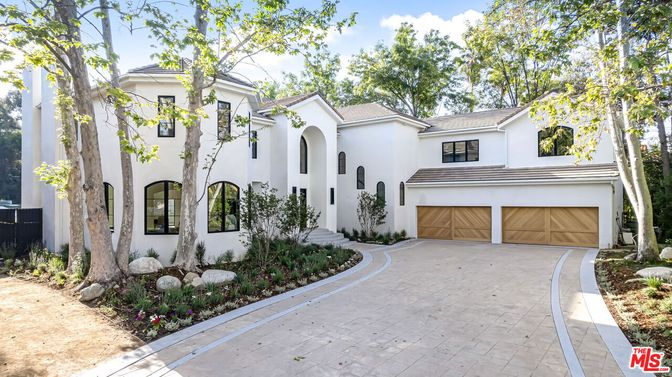 Attached, Exterior, Facade, Spanish Mediterranean