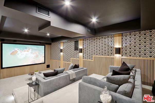 Interior, Projection Screen, Recessed Lighting, Theatre Room