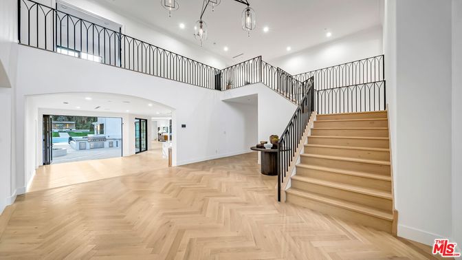 Interior, Pendant Lights, Recessed Lighting, Wood Texture Flooring