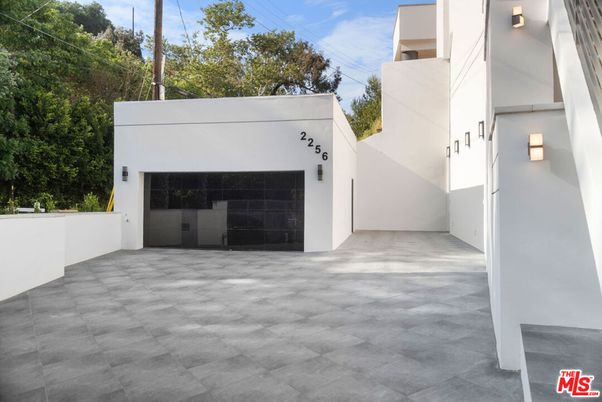 Exterior, Fireplace