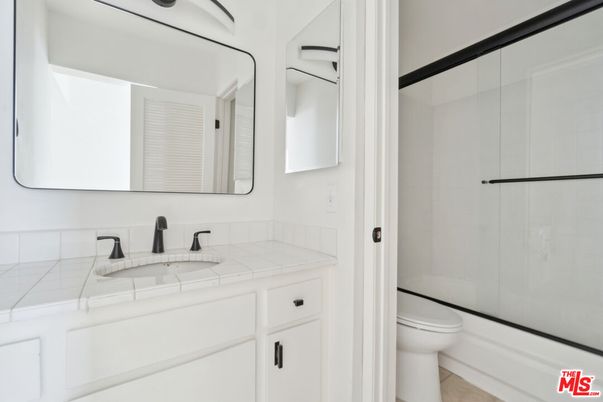 Bathroom, Interior, Tile Countertops