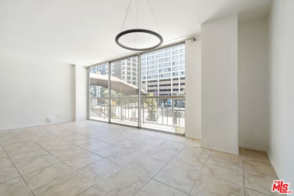 Empty room, Interior, Pendant Lights