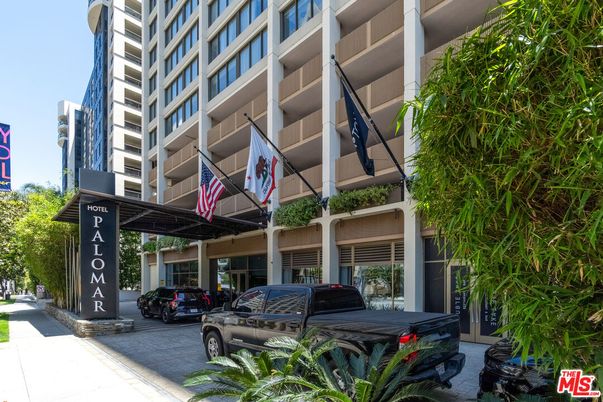 Exterior, Facade, Condo Building