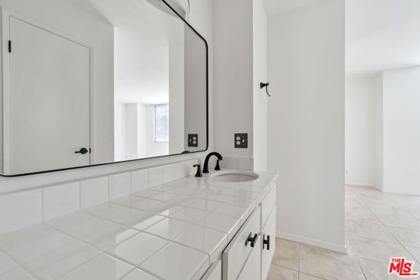 Bathroom, Interior, Tile Countertops