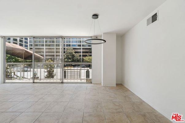 Empty room, Interior, Pendant Lights