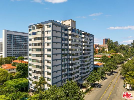 Exterior, Facade, Highrise