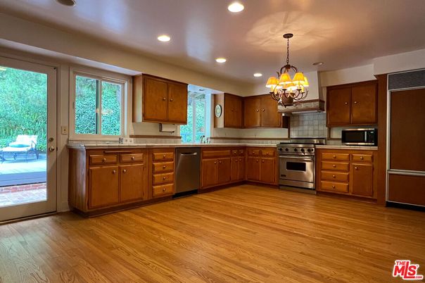 Chandelier, Interior, Kitchen, Recessed Lighting, Stainless Steel Appliances, Wood Texture Flooring