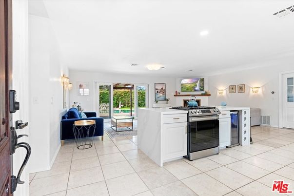 Interior, Kitchen, Living room, Recessed Lighting, Stainless Steel Appliances