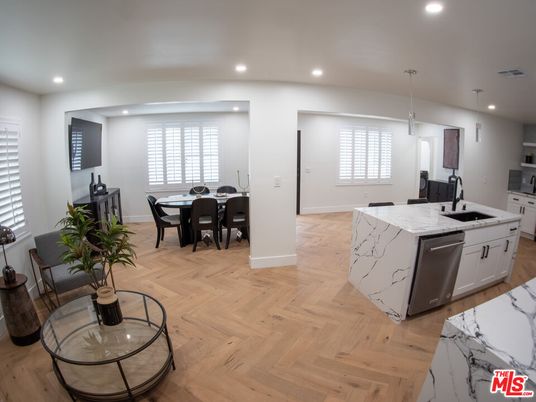 Dining room, Interior, Kitchen, Pendant Lights, Recessed Lighting, Wood Texture Flooring