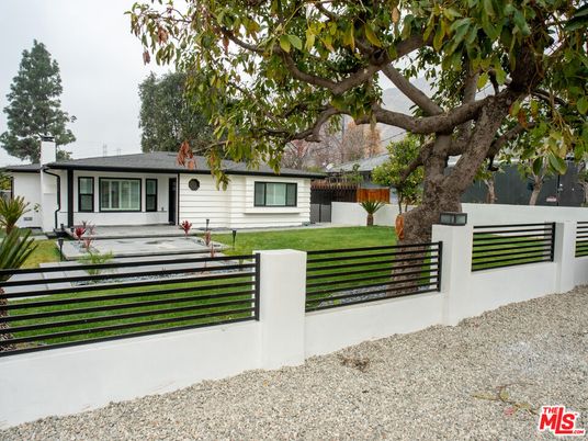 Backyard, Exterior, Facade, Ranch