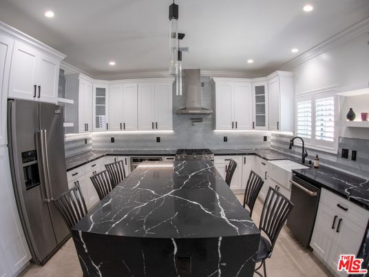 Dining room, Interior, Kitchen, Pendant Lights, Recessed Lighting, Stainless Steel Appliances