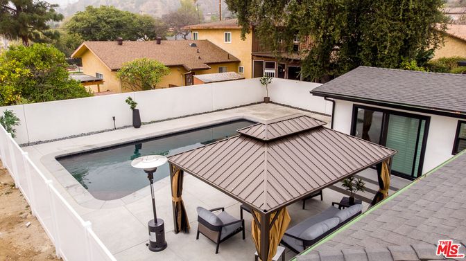 Exterior, Pool