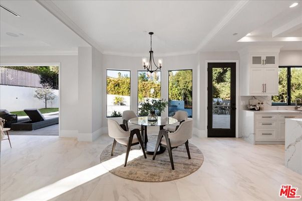 Chandelier, Dining room, Interior, Marble, Pendant Lights, Recessed Lighting
