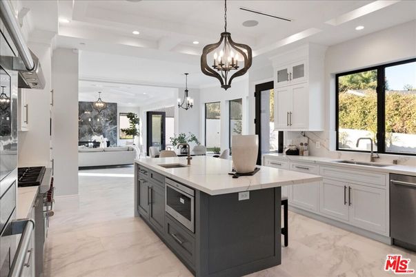 Chandelier, Dining room, Interior, Kitchen, Living room, Marble, Pendant Lights, Recessed Lighting, Stainless Steel Appliances