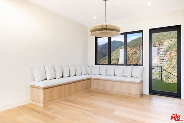 Interior, Pendant Lights, Recessed Lighting, Wood Texture Flooring