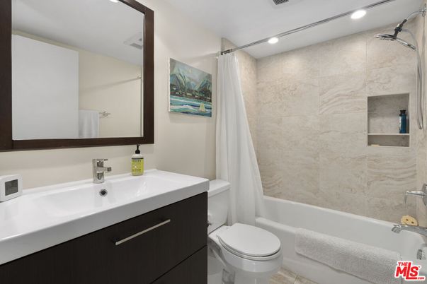 Bathroom, Interior, Recessed Lighting