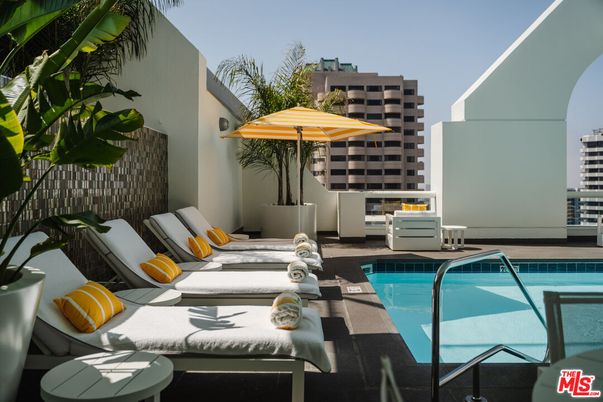 Exterior, Pool