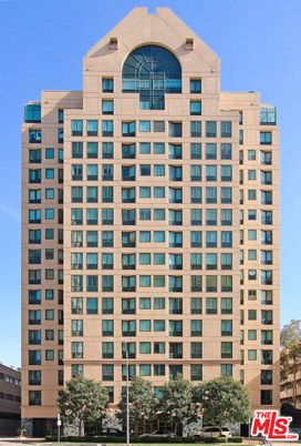 Exterior, Facade, Highrise