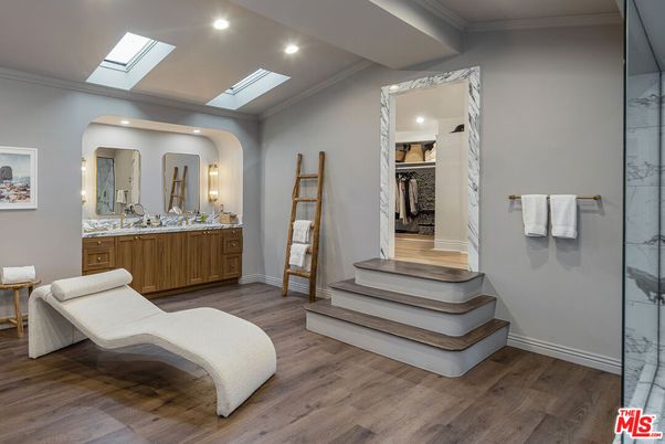 Bathroom, Interior, Recessed Lighting, Wood Texture Flooring