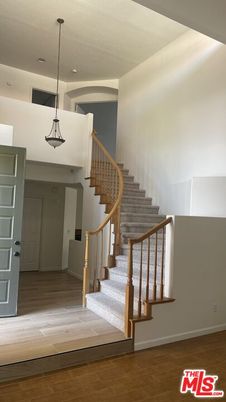 Interior, Pendant Lights, Wood Texture Flooring