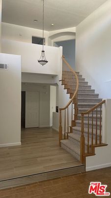 Interior, Pendant Lights, Wood Texture Flooring