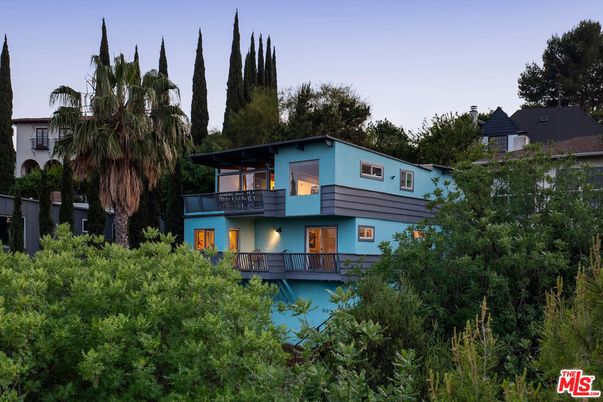 Backyard, Exterior, Facade, Modern
