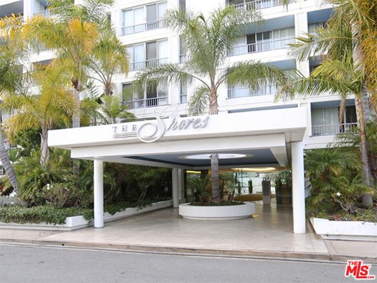 Exterior, Facade, Condo Building