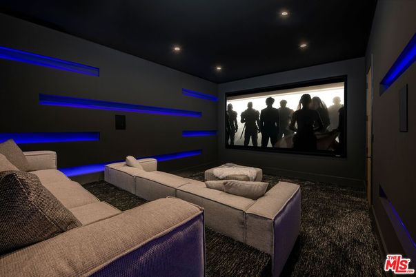 Interior, Projection Screen, Recessed Lighting, Theatre Room