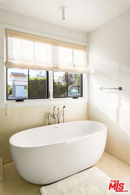 Bathroom, Free Standing Baths, Interior