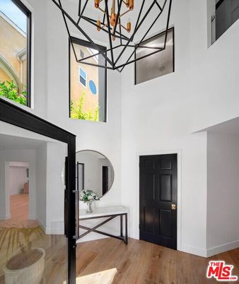 Interior, Pendant Lights, Wood Texture Flooring