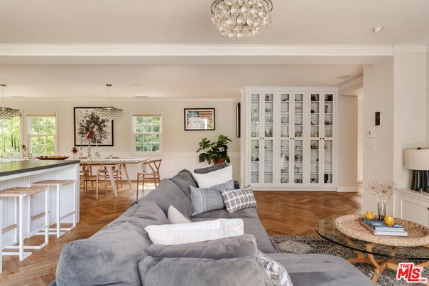 Chandelier, Dining room, Interior, Living room, Pendant Lights, Wood Texture Flooring