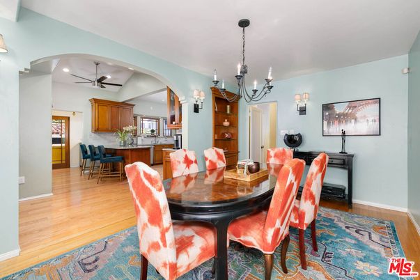Chandelier, Dining room, Interior, Kitchen, Pendant Lights, Recessed Lighting, Wood Texture Flooring