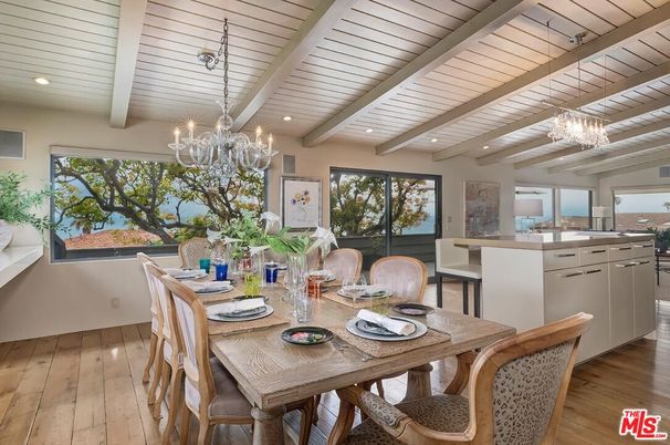 Chandelier, Dining room, Interior, Recessed Lighting, Wood Texture Flooring