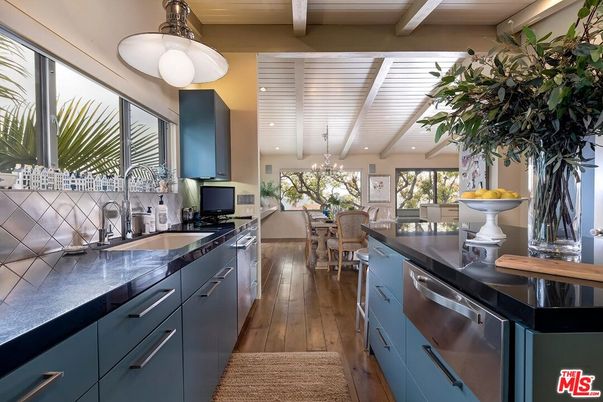 Chandelier, Dining room, Interior, Kitchen, Pendant Lights, Recessed Lighting, Stainless Steel Appliances, Wood Texture Flooring
