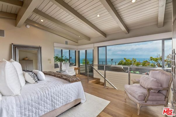 Bedroom, Interior, Recessed Lighting, Water, Wood Texture Flooring