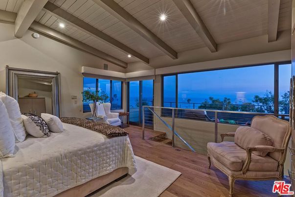 Bedroom, Interior, Recessed Lighting, Water, Wood Texture Flooring