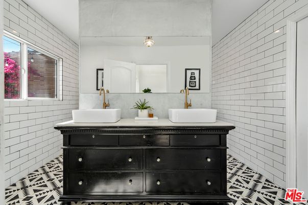 Bathroom, Dual Sink Vanities, Interior