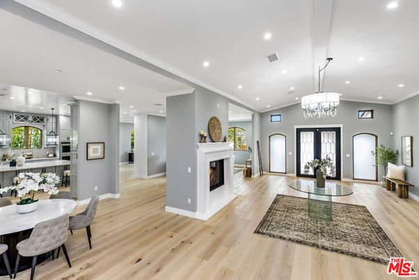 Chandelier, Dining room, Fireplace, Interior, Pendant Lights, Recessed Lighting, Wood Texture Flooring