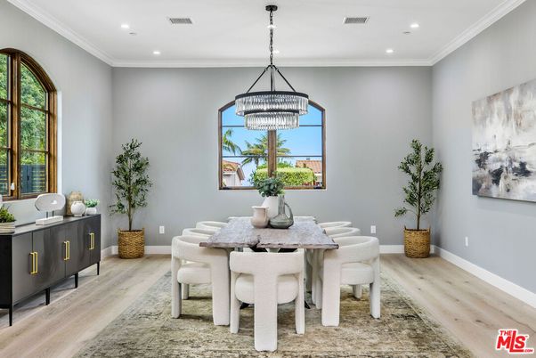 Chandelier, Dining room, Interior, Recessed Lighting, Wood Texture Flooring